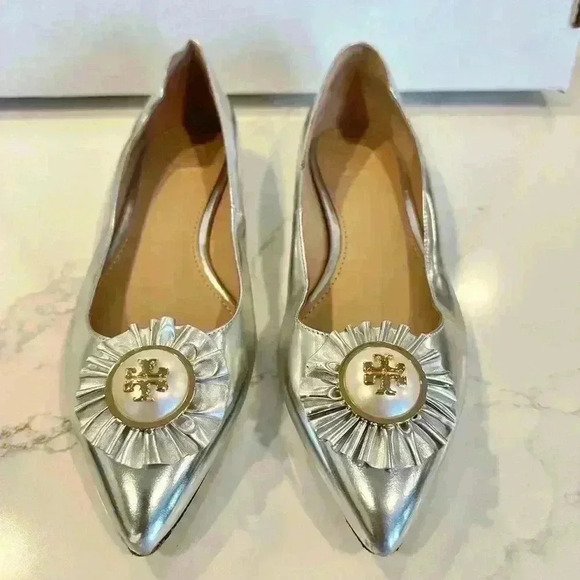 Tory Burch Silver Flats with Custom Pearl Logo with Gold Trim design (Size 5) - Picture 1 of 8